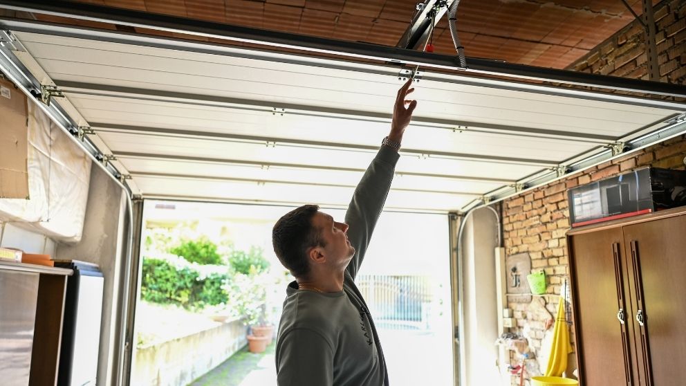 Top Signs You Need Garage Door Opener Replacement in Peoria, AZ
