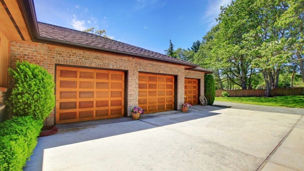Why Scottsdale Homeowners Trust Local Experts for Garage Door Repairs & Installations
