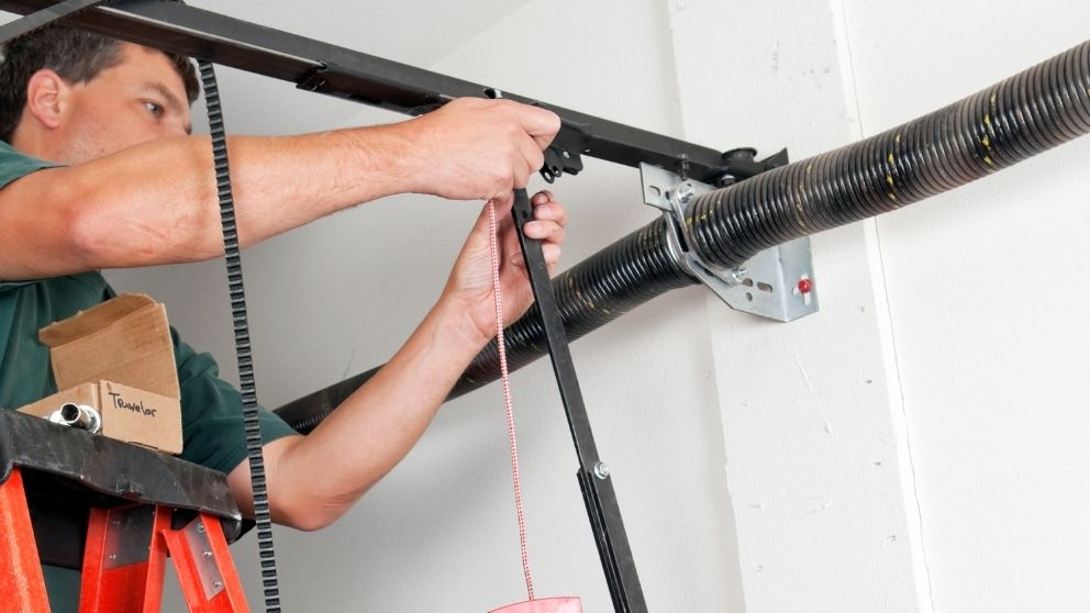 Seasonal Garage Door Maintenance Tips for Vistancia Residents